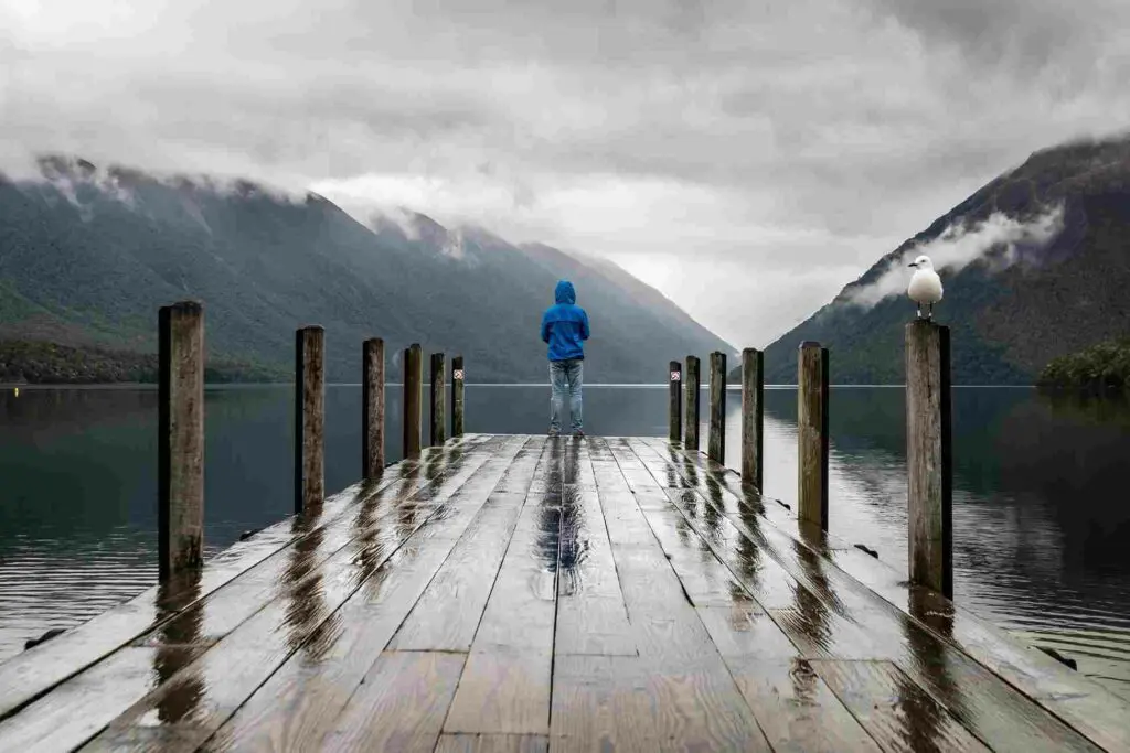 Navigating the Quarter-Life Crossroads: Things To Know About Quarter Life Crisis Coaching